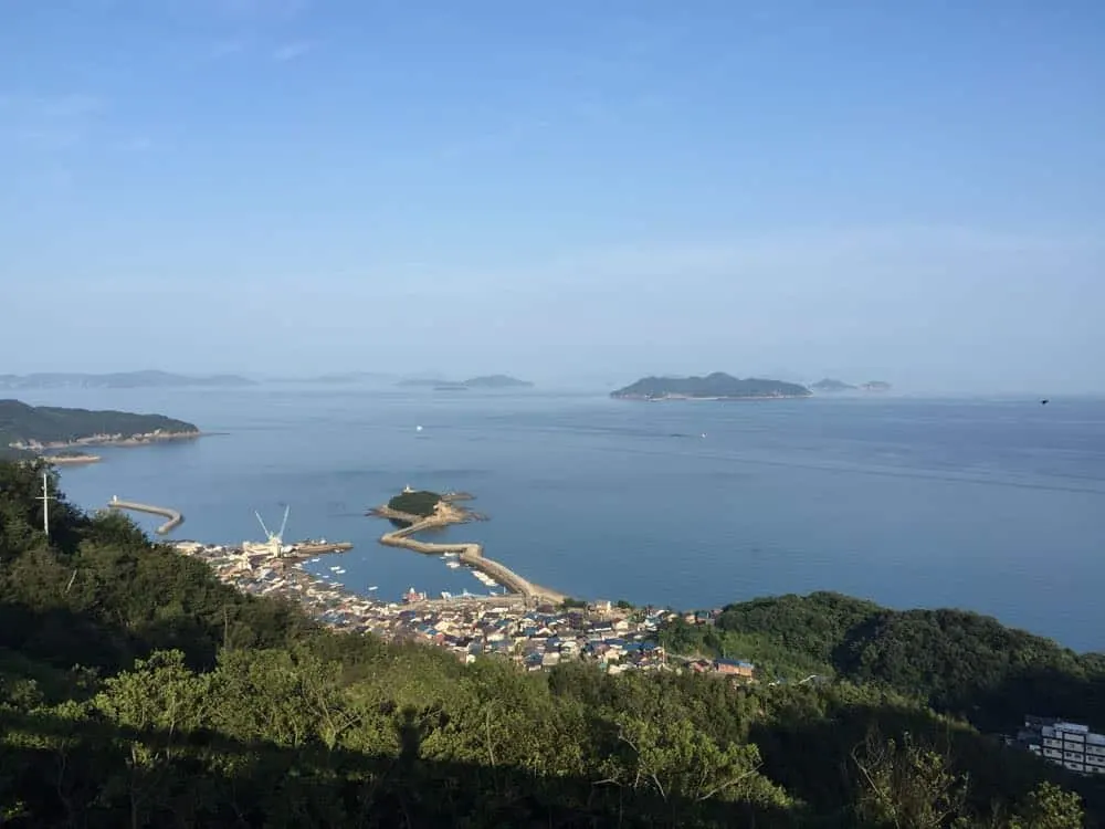 今まで全く知らなかった細い路地や寺、神社の存在を知った
