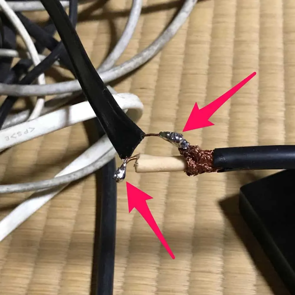 アンテナ線の接触不良箇所を、はんだ付けしました