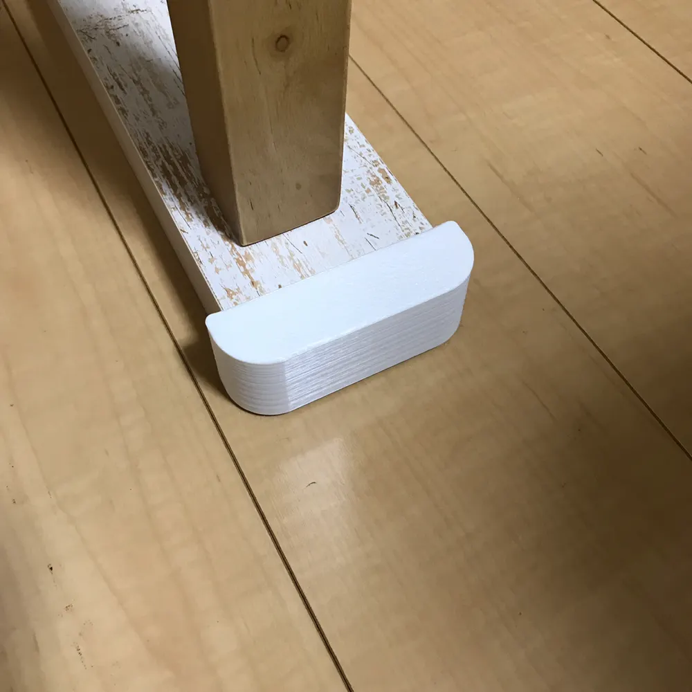 スタンディングデスクの角部にコーナーガードをプリントしました