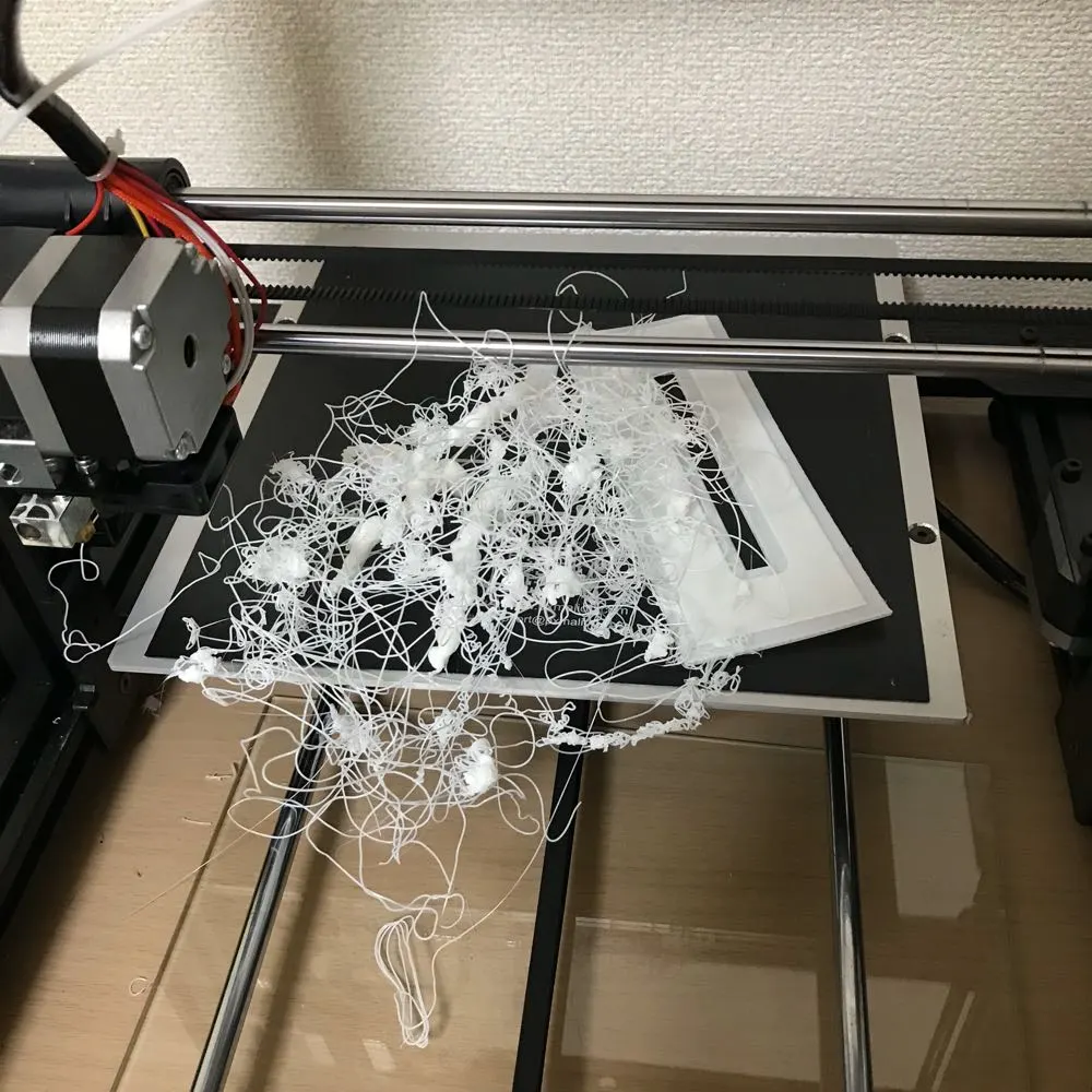 3Dプリンターって、難しい機械です。 よく失敗します。 夜中に数時間かけて製作し