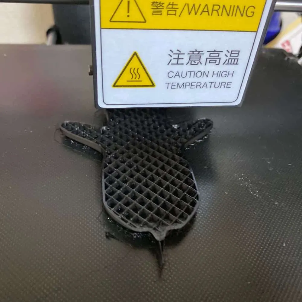 3DプリンターでTPUフィラメントを出力している様子