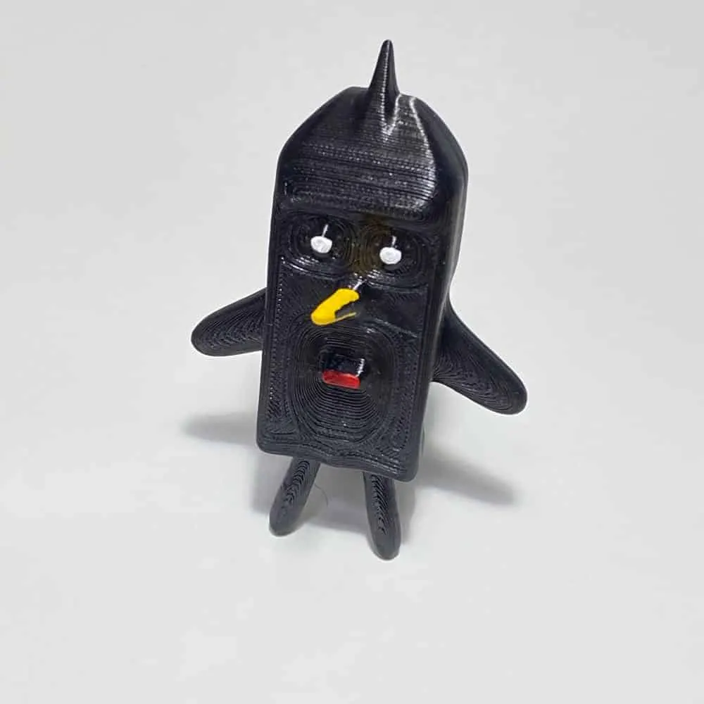 アクリル絵の具で塗装中のTPU造形品