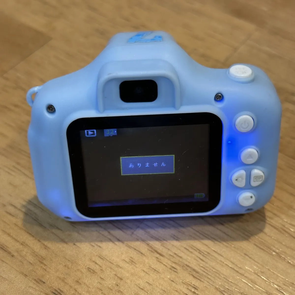 子ども用カメラの画面に「ありません」と表示されている